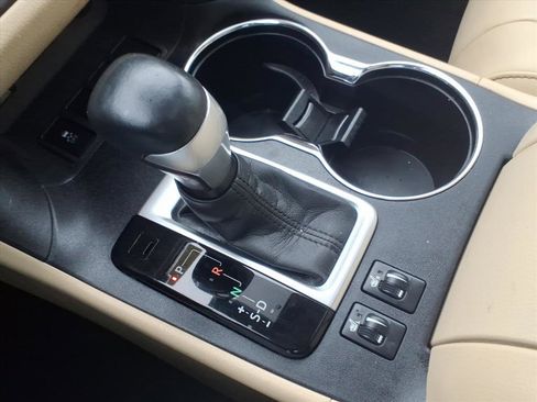 Used 2017 Toyota Highlander XLE image 14