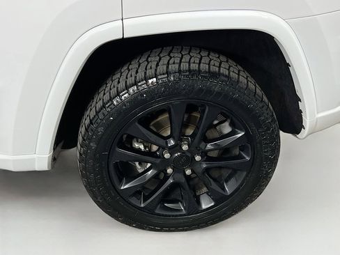 Used 2022 Jeep Grand Cherokee Laredo X image 27