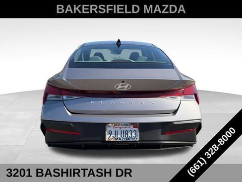 Used 2024 Hyundai Elantra SE FWD image 4