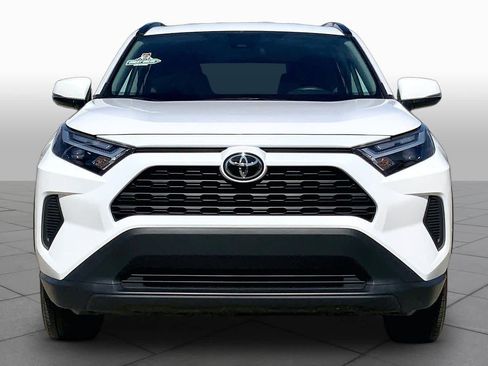 Used 2025 Toyota RAV4 XLE image 4