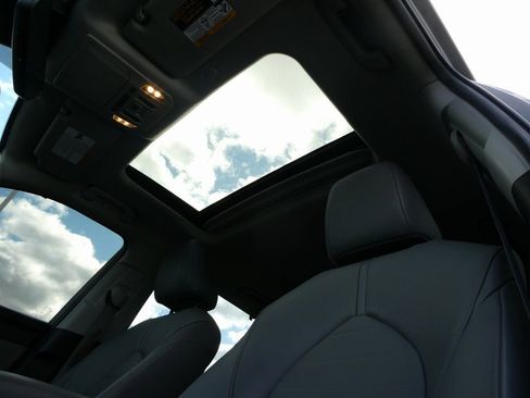 Used 2021 Toyota Highlander XLE image 18