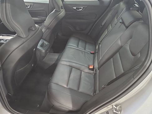 Used 2025 Volvo V60 B5 Cross Country Plus image 19