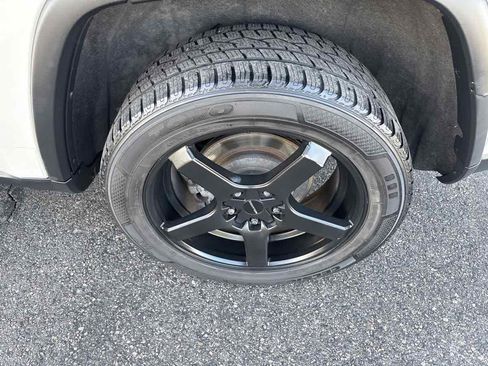 Used 2012 Jeep Grand Cherokee Laredo w/ Laredo E Group image 10