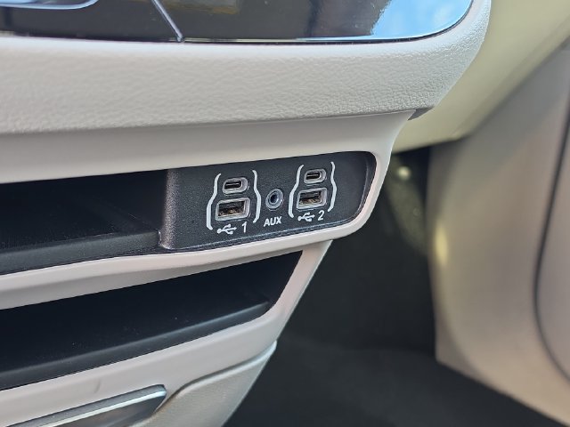 Used 2024 Chrysler Pacifica Touring-L FWD image 29