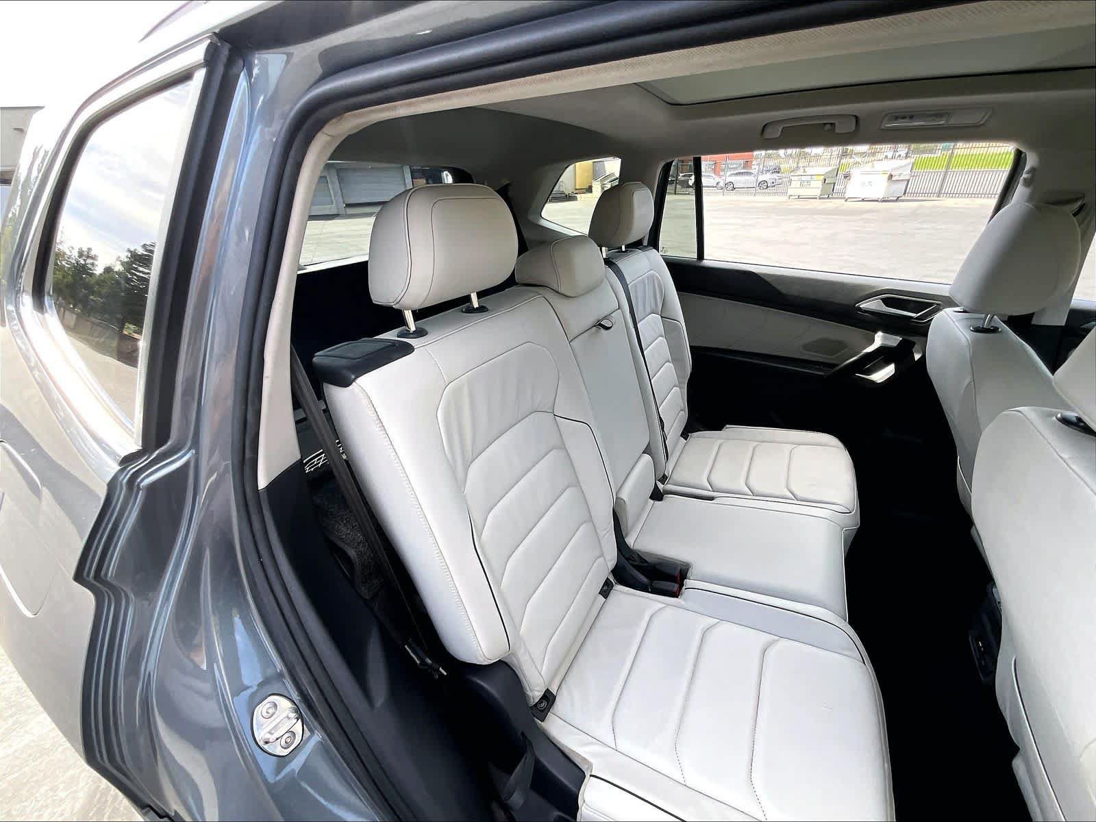 Used 2019 Volkswagen Tiguan SEL Premium w/ 3rd Row Seat Package AWD/4WD image 30