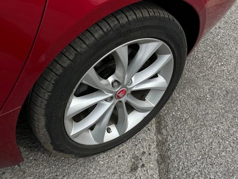 Used 2017 Jaguar XF Premium image 14