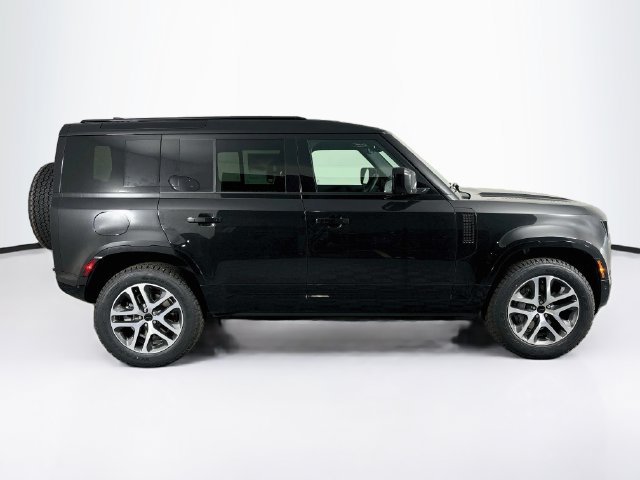 New 2026 Land Rover Defender 110 X-Dynamic SE AWD/4WD image 4