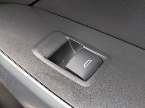 New 2026 Chevrolet Trax RS w/ Sunroof Package image 32