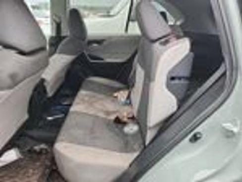 Used 2021 Toyota RAV4 XLE Premium image 12