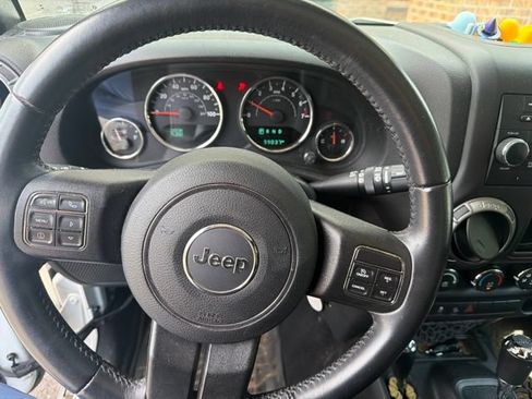 Used 2017 Jeep Wrangler Unlimited Sport w/ Connectivity Group AWD/4WD image 10