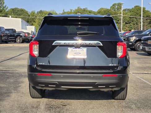 Used 2024 Ford Explorer XLT AWD/4WD image 6