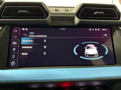 Used 2025 Lamborghini Urus SE image 39