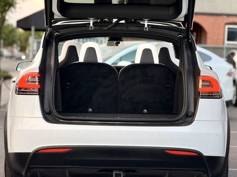 Used 2018 Tesla Model X 100D image 10