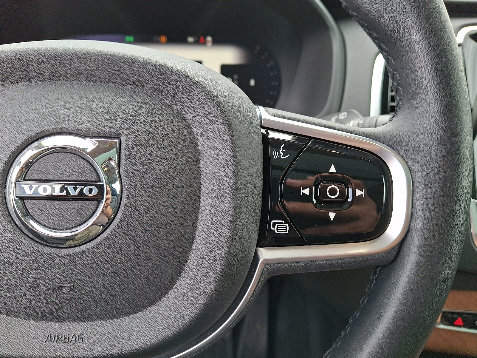 Certified 2023 Volvo XC90 B6 Plus w/ Protection Package Premier AWD/4WD image 25