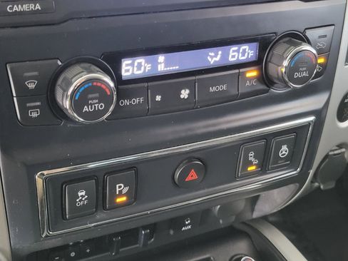 Used 2017 Nissan Titan PRO-4X w/ Pro-4x Convenience Package image 23