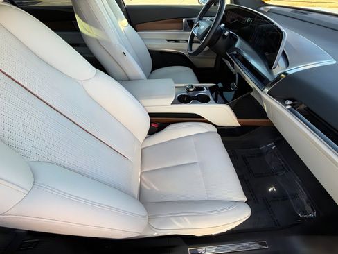 Used 2026 Cadillac Vistiq Luxury image 10