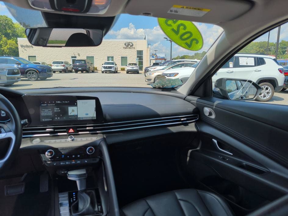 Used 2025 Hyundai Elantra Limited FWD image 10