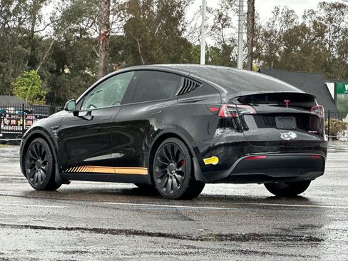 Used 2022 Tesla Model Y Performance image 3