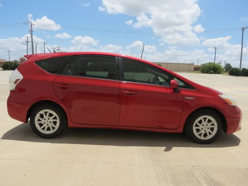 Used 2014 Toyota Prius V Two FWD image 4