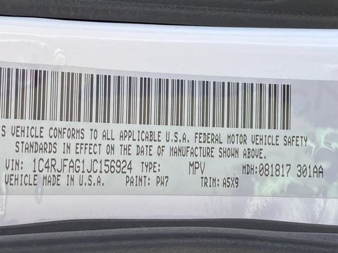 Used 2018 Jeep Grand Cherokee Laredo AWD/4WD image 38