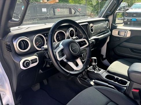 Used 2022 Jeep Wrangler Unlimited Sahara w/ Cold Weather Group AWD/4WD image 14