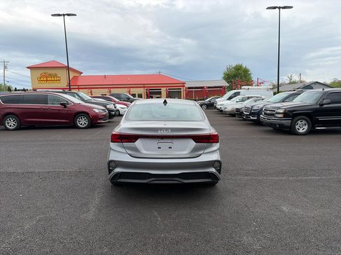 Used 2022 Kia Forte LXS w/ LXS Technology Package image 4