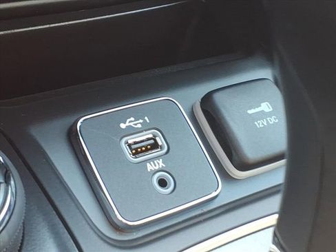 Used 2022 Jeep Cherokee Trailhawk image 21