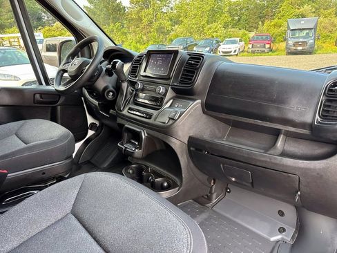 Used 2025 RAM ProMaster 2500 w/ U-Haul Equipment Group FWD image 15
