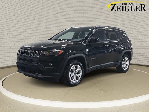 Used 2025 Jeep Compass Latitude image 1