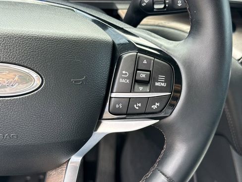 Used 2022 Ford Explorer Platinum w/ Equipment Group 601A AWD/4WD image 17