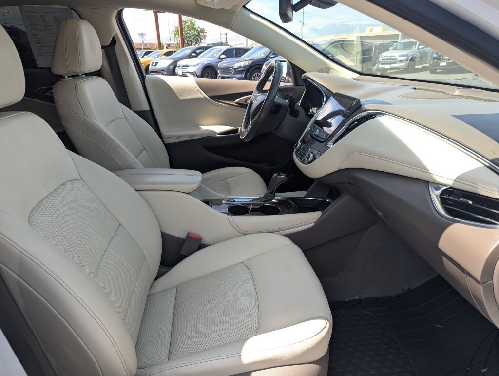 Used 2019 Chevrolet Malibu Premier w/ Sun and Wheel Package FWD image 35