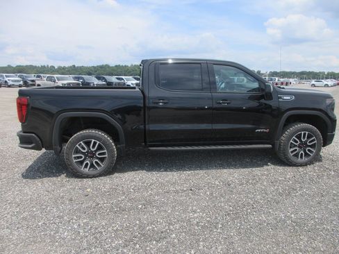New 2026 GMC Sierra 1500 AT4 w/ AT4 Premium Package AWD/4WD image 4