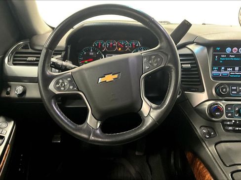 Used 2017 Chevrolet Suburban Premier image 7