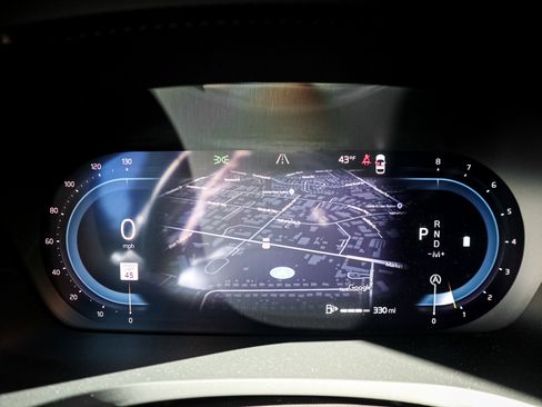 Used 2025 Volvo V60 B5 Cross Country Plus image 21