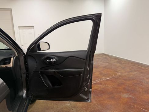 Used 2014 Jeep Cherokee Latitude FWD image 59