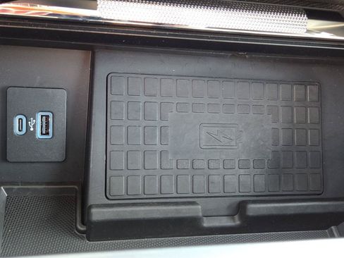 Used 2022 Ford F150 Platinum w/ Equipment Group 701A High AWD/4WD image 9