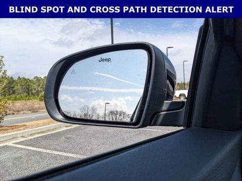 Certified 2025 Jeep Compass Latitude image 5