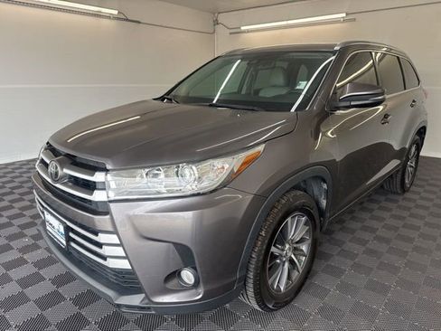 Used 2017 Toyota Highlander XLE FWD image 19