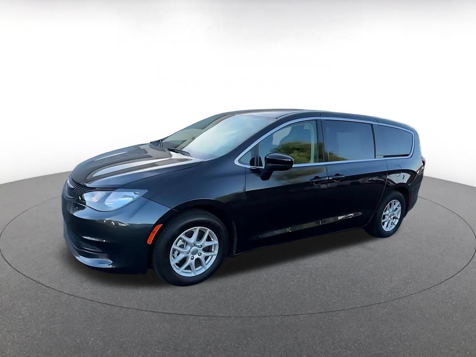 Used 2023 Chrysler Voyager LX FWD image 7