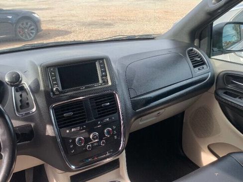 Used 2018 Dodge Grand Caravan SXT image 10