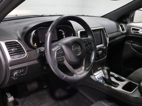Used 2018 Jeep Grand Cherokee Altitude AWD/4WD image 17