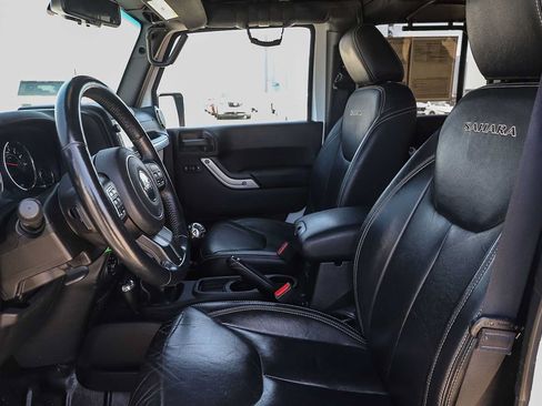 Used 2017 Jeep Wrangler Unlimited Sahara w/ Connectivity Group AWD/4WD image 16