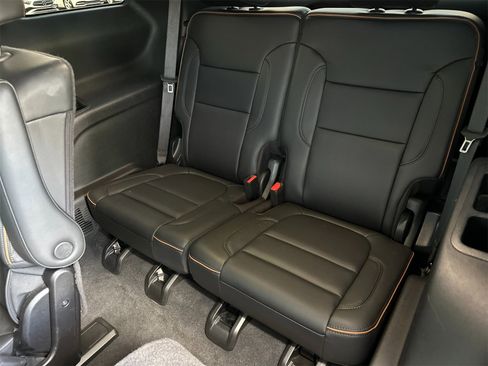 Used 2023 GMC Acadia AT4 w/ Technology Package image 16