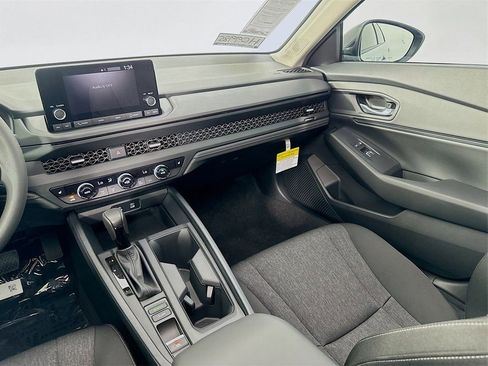 Certified 2025 Honda Accord SE image 33