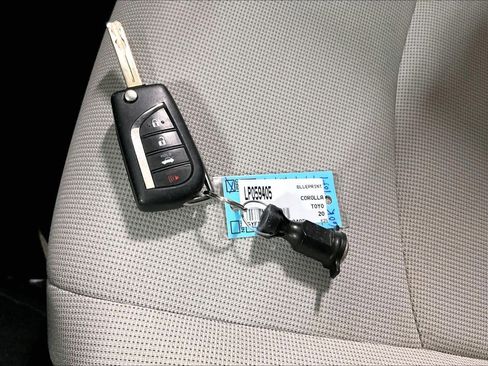 Used 2020 Toyota Corolla LE image 13