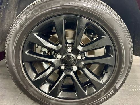 Used 2022 Jeep Grand Cherokee Laredo X RWD image 11