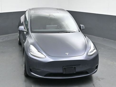 Used 2023 Tesla Model Y Long Range image 38