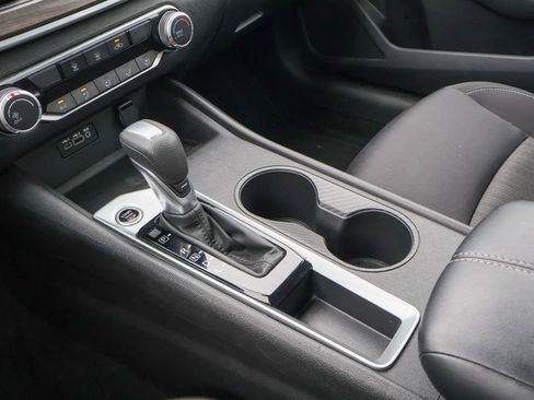 Used 2025 Nissan Altima 2.5 SV FWD image 19