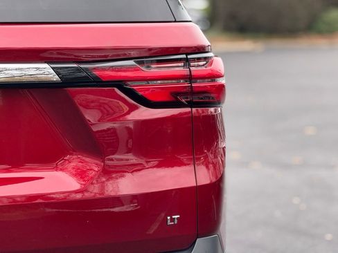 Used 2023 Chevrolet Traverse LT image 13