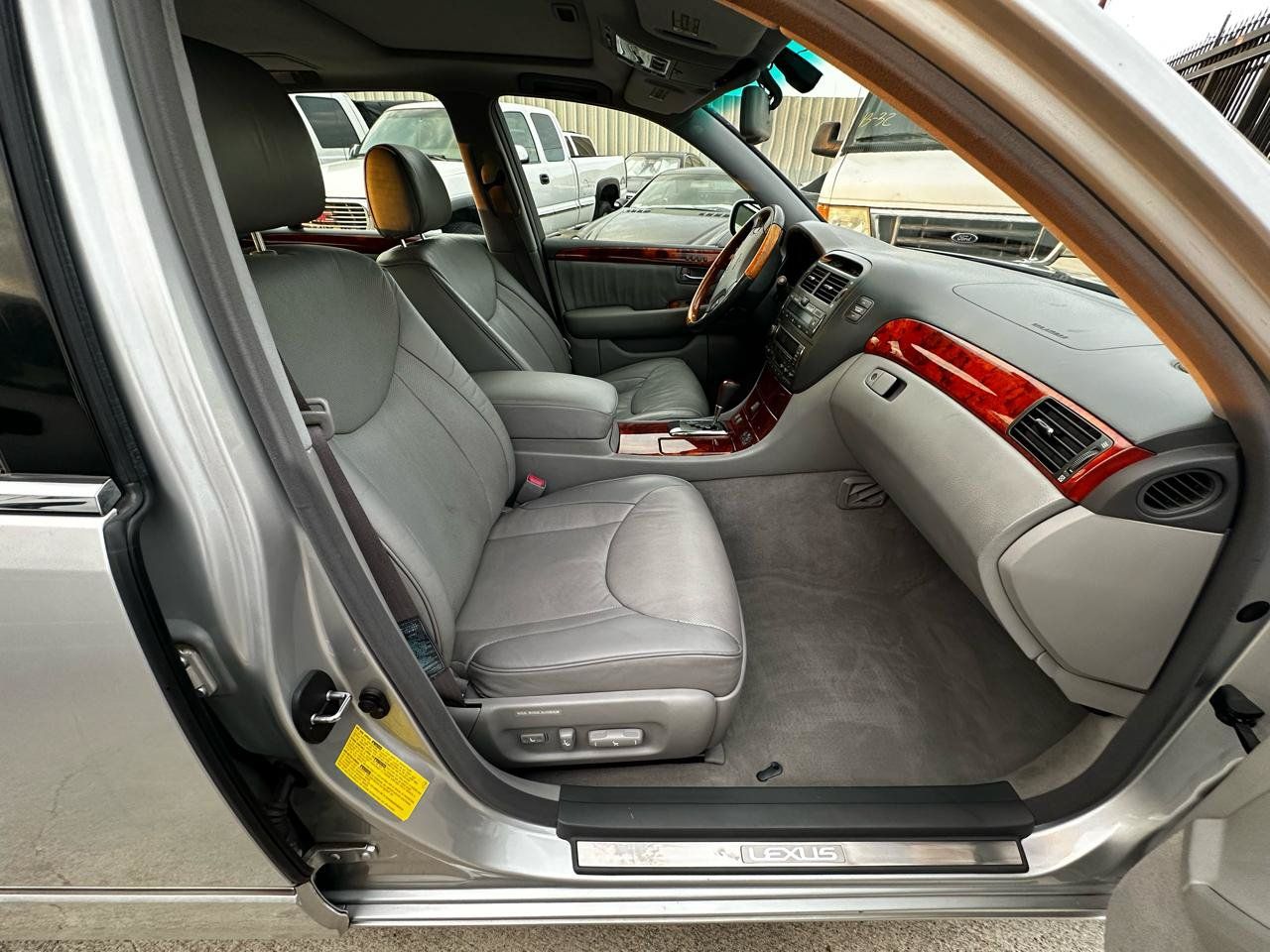 Used 2004 Lexus LS 430 RWD image 91